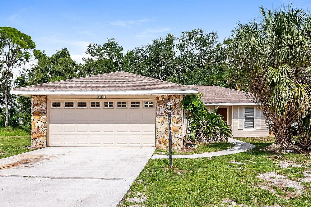 3 bed, 2.0 bath, 1650 sqft, $2,135 — Photo 1