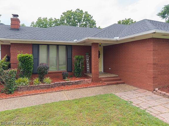 5th image of 1633 Ridgeview Dr