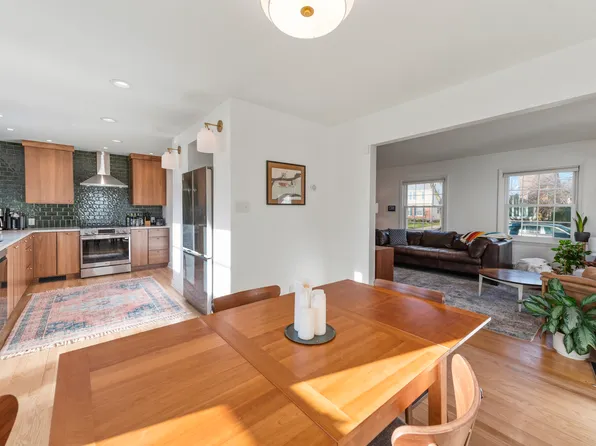 5150 N Kent Ave, Whitefish Bay, WI 53217