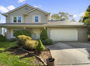 8110 S Verdev Dr, Oak Creek, WI 53154
