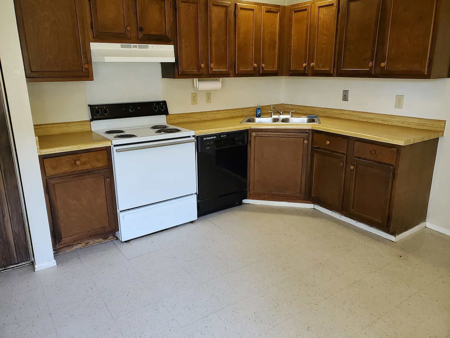 3 bed, 1028 sqft, $1,480 — Photo 2