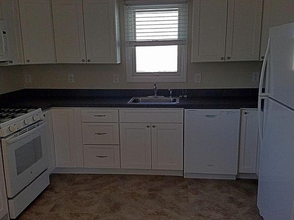 3rd image of 3254 Oceanic Dr