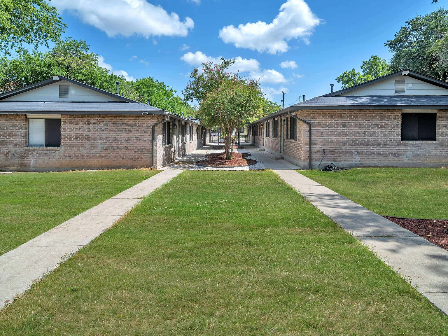 3 bed, 864 sqft, $1,450 — Photo 4