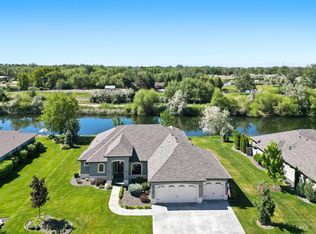11887 W Pinewood River Ln, Star, ID 83669