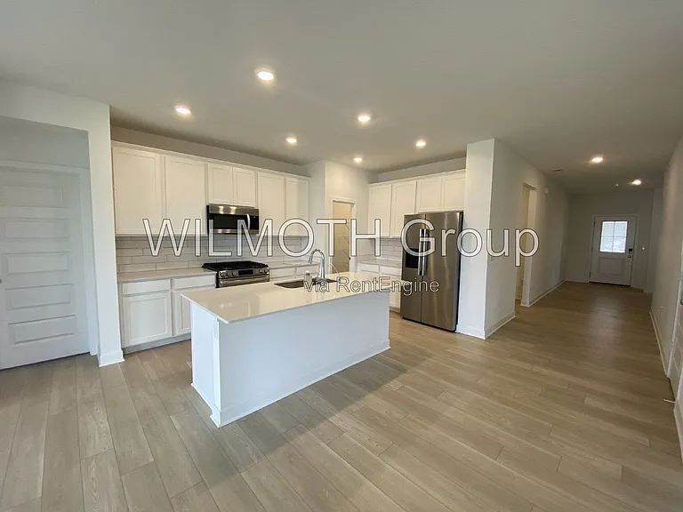 5102 Astor Way — Photo 3