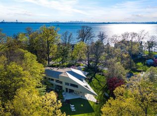 49 Pond Rd, Great Neck, NY 11024