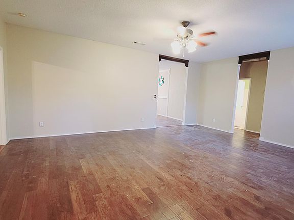 3rd image of 816 Ackers Dr