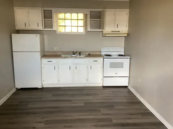 329 -G1- Town and Country Apartments