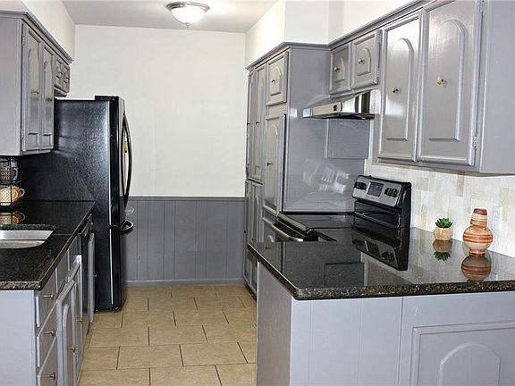 4th image of 3300 Oak Timber Dr