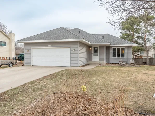 1817 Ruby Cir, Shakopee, MN 55379