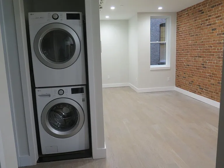 860 Hancock St #2A — Photo 8