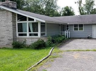 26 S Main St, Newtown, CT 06470