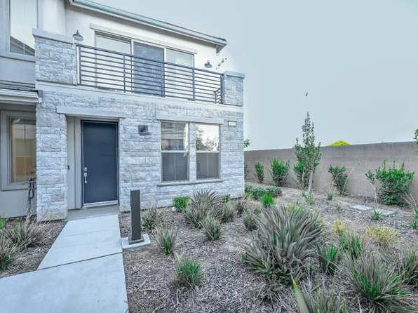 2899 E Tamarind Dr, Fresno, CA 93730