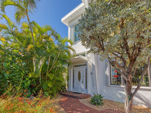 3rd image of 1003 Casa Marina Ct