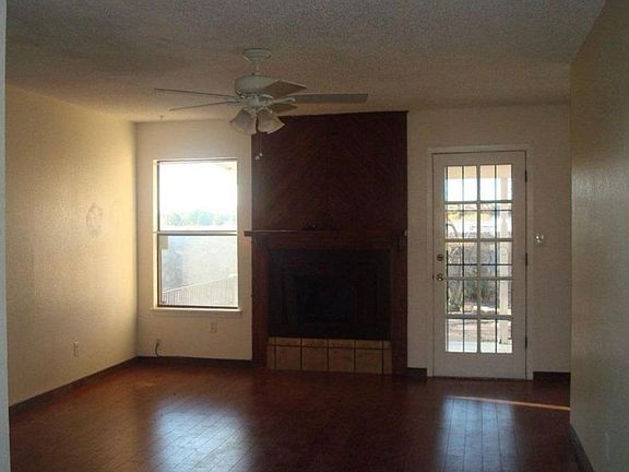 3rd image of 6613 Amposta Dr #B
