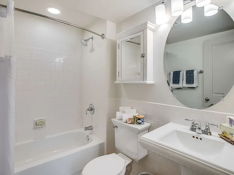 Camden Roosevelt — Photo 15