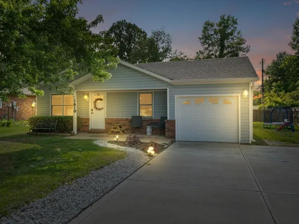 1610 Plantation Dr, Martinsville, IN 46151