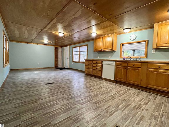 3rd image of 2830 North Dr