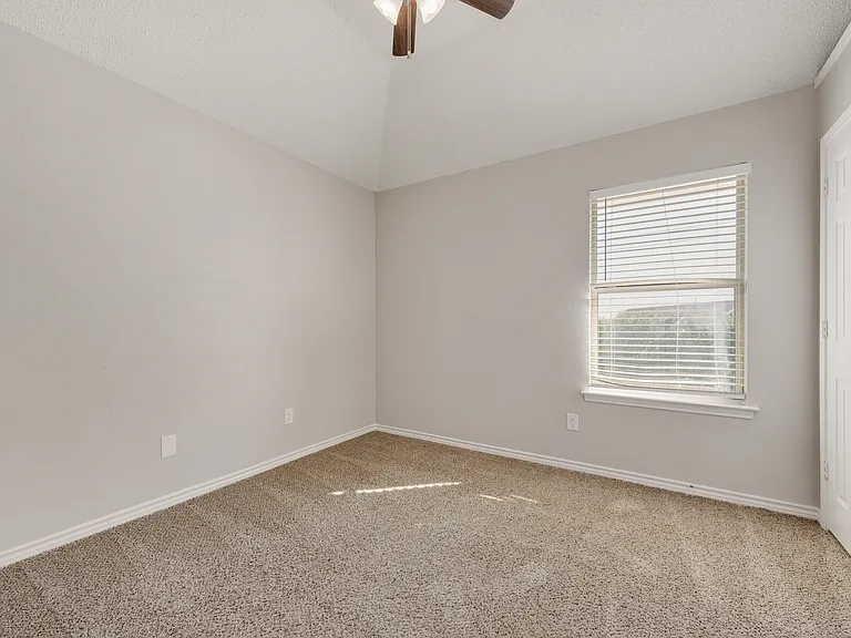 9406 Chimneywood Dr — Photo 18