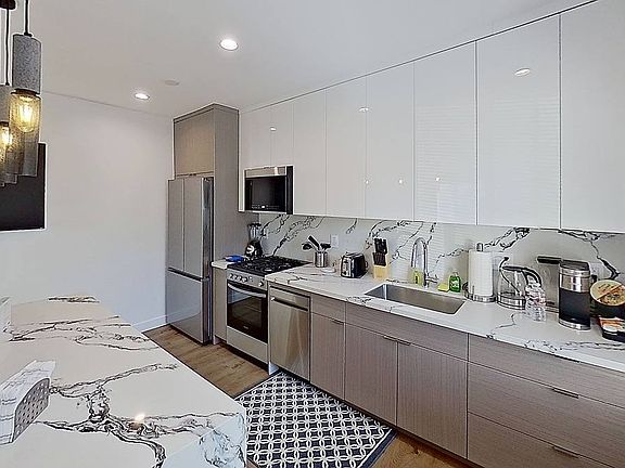 3rd image of 10863 Kling St