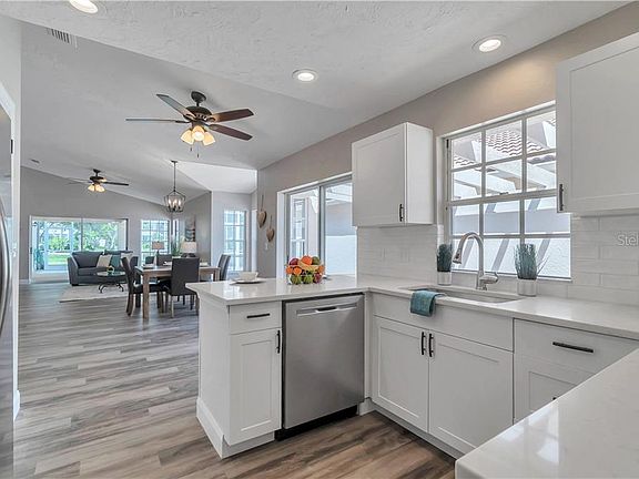 2nd image of 4144 Lyndhurst Ct