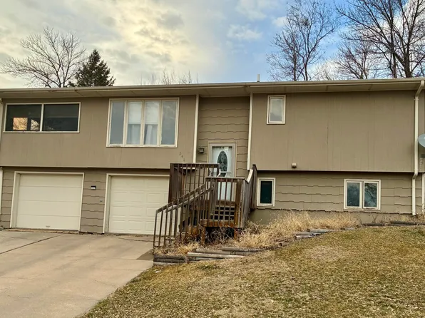 2416 E Franklin St, Pierre, SD 57501