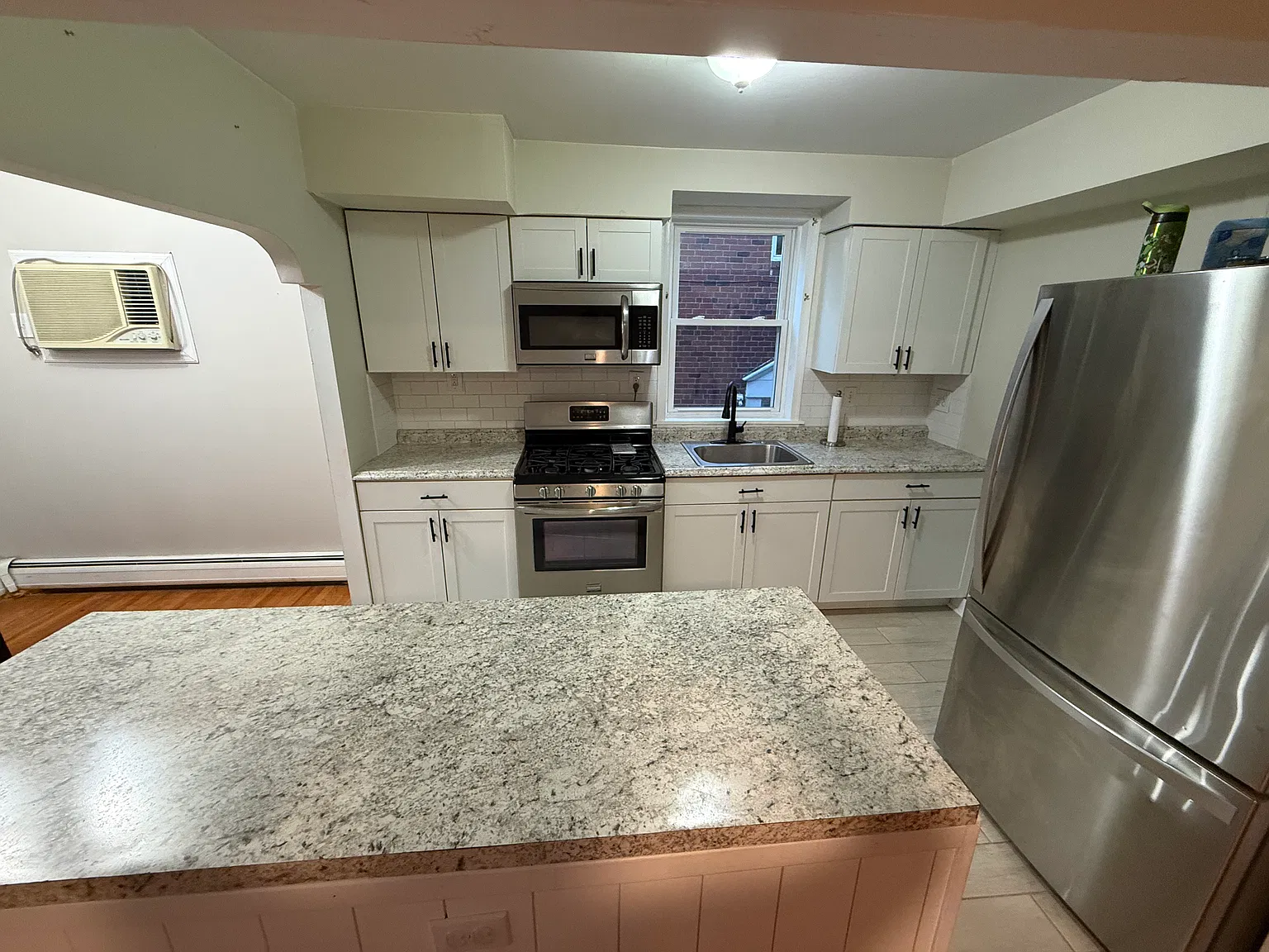 2 bed, $1,600 — Photo 3