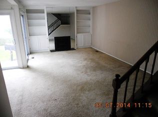 688 Scarbrough Cir, Hoffman Estates, IL 60169