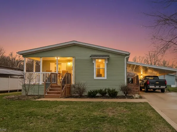 7 Michael Dr, Olmsted Falls, OH 44138