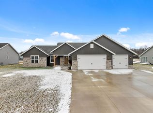 2049 S Mimosa Ln, Neenah, WI 54956