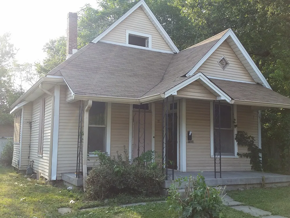 1324 Sharon Ave photo 1