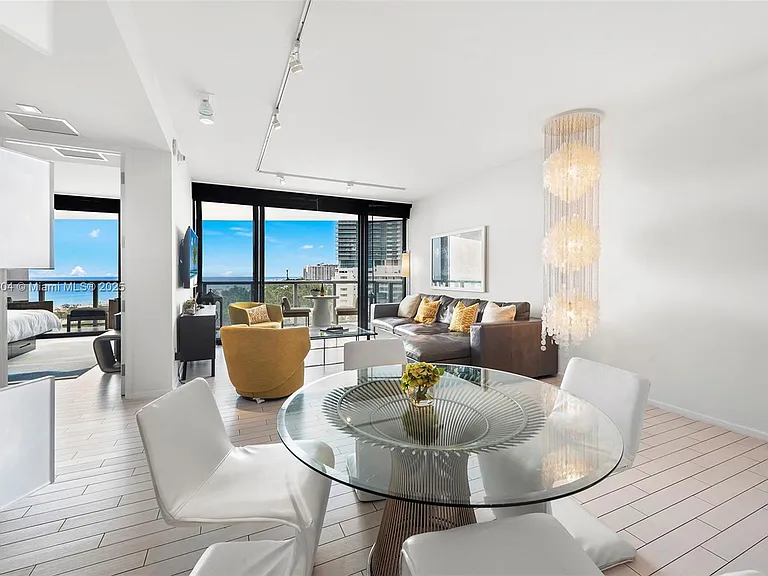 2201 Collins Ave #814 — Photo 10