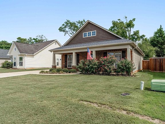 3rd image of 220 Stonecreek Pl