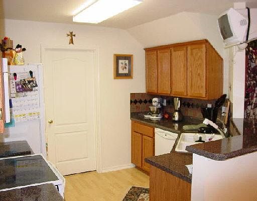 3rd image of 7922 WOODCHASE DR