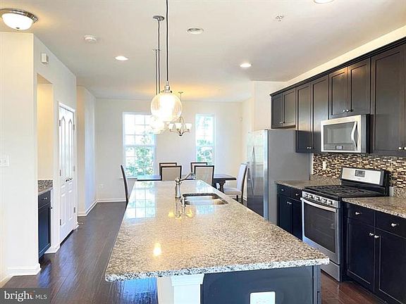 3rd image of 12810 Longford Glen Dr
