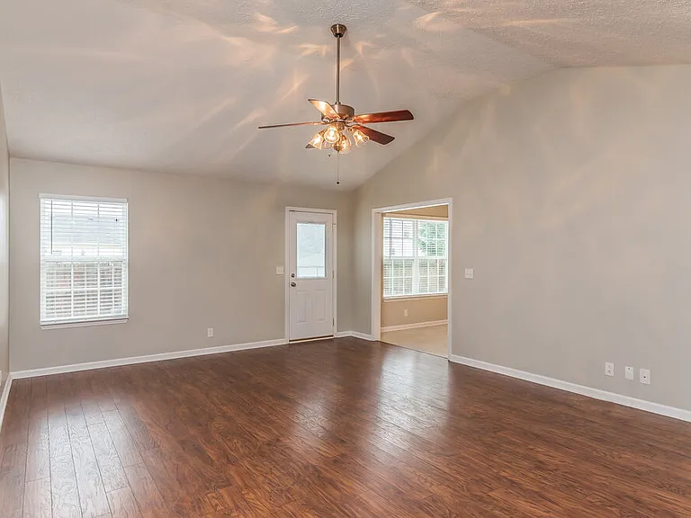 3012 Wellington Pl — Photo 2