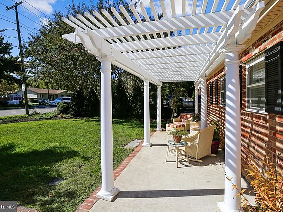 4th image of 1301 Janneys Ln