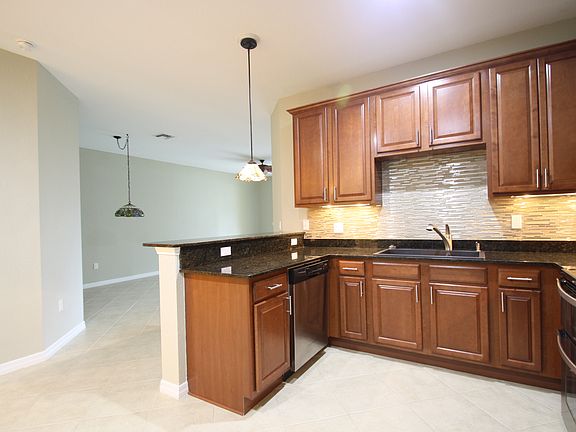 4th image of 6385 Oxford Cir Unit 104
