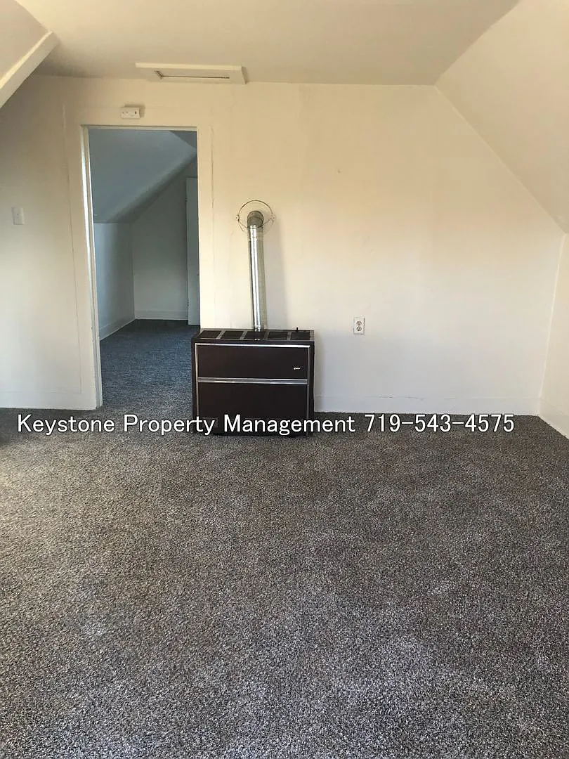 All Utilities Included! Upstairs - 1 Bed/1 Bath Apartment With $350 Off Move In Special! $700/$700 — Photo 4