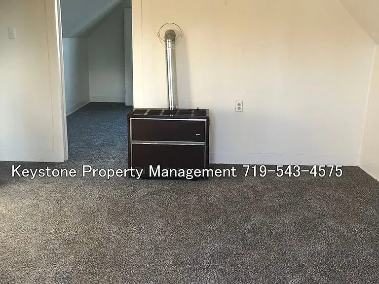 321 E 2nd St #4 — Photo 4