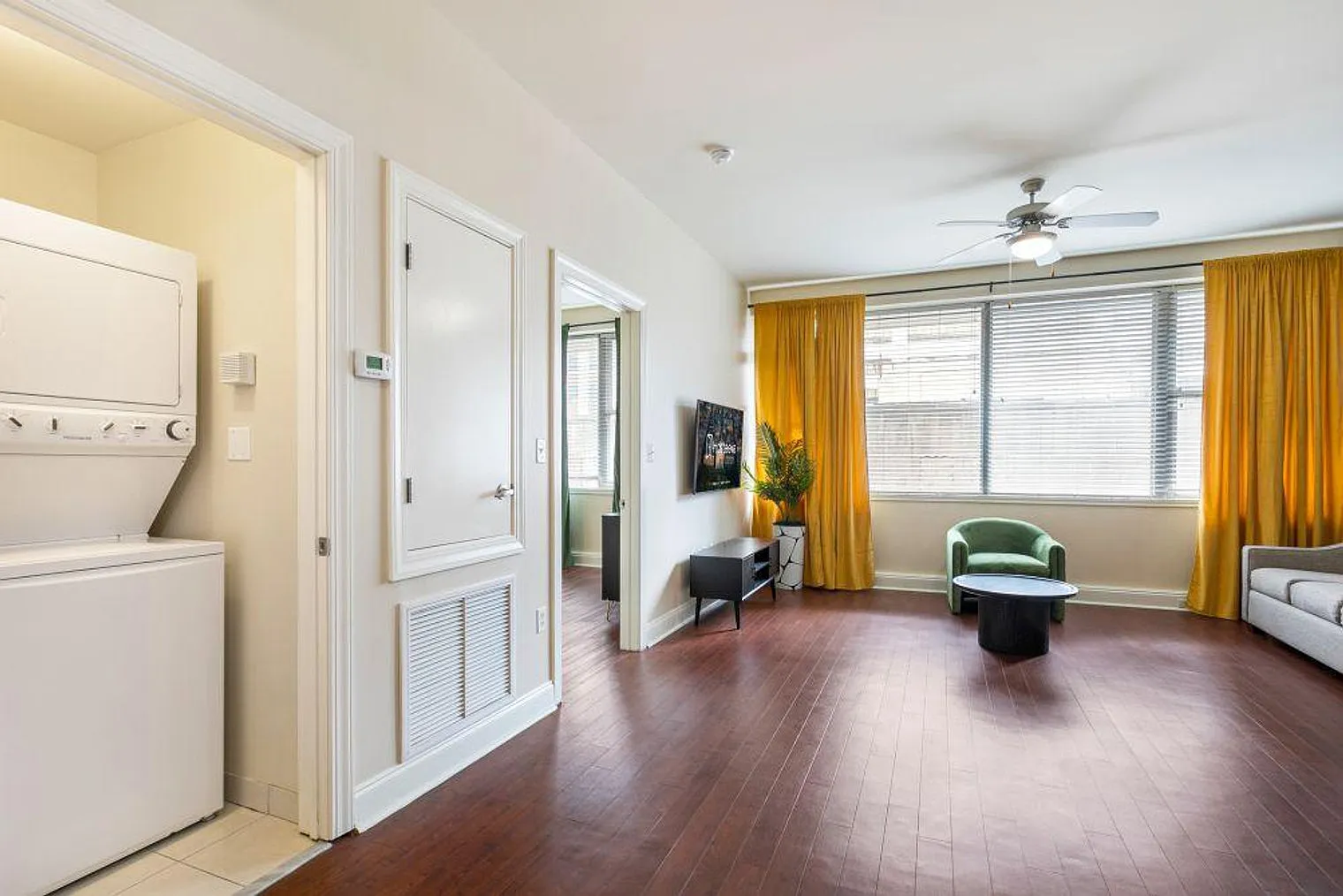 1 bed, 2.0 bath, 731 sqft, $4,763 — Photo 3