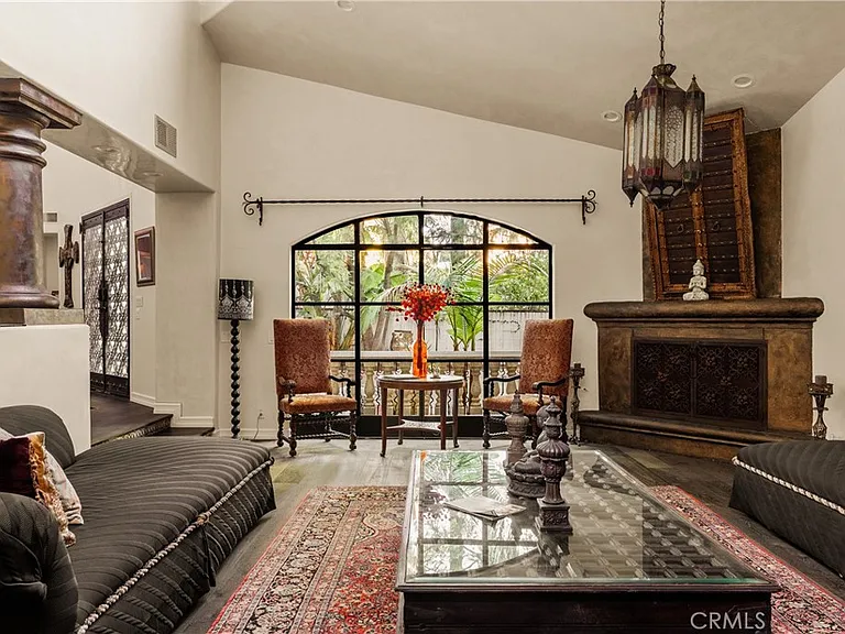 4909 Woodley Ave — Photo 6