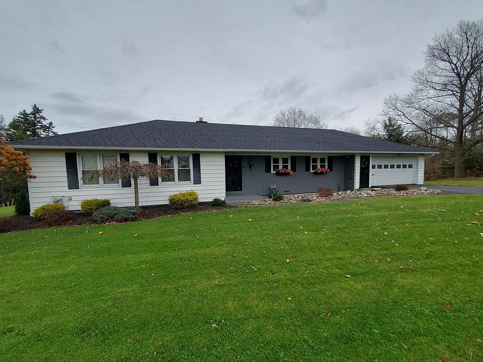 1st image of 10 1/2 S Hills Dr