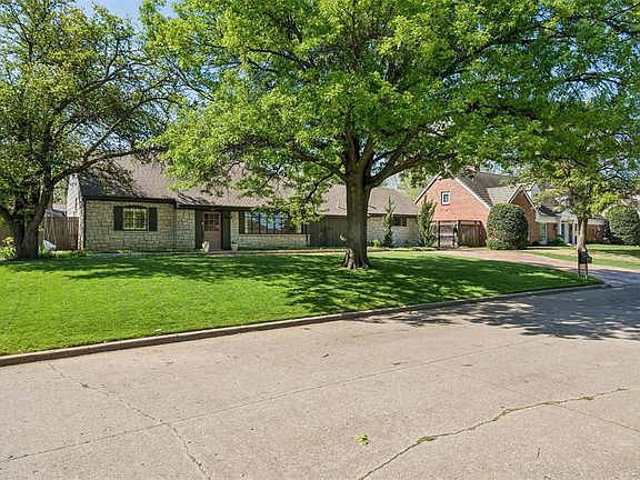 3rd image of 3012 Red Oak Rd