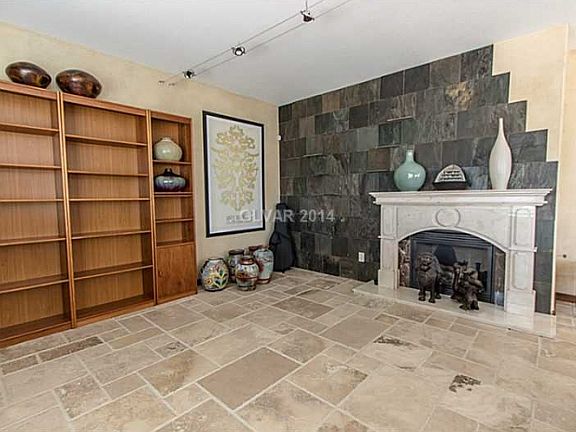 4th image of 9670 Quarterhorse Ln