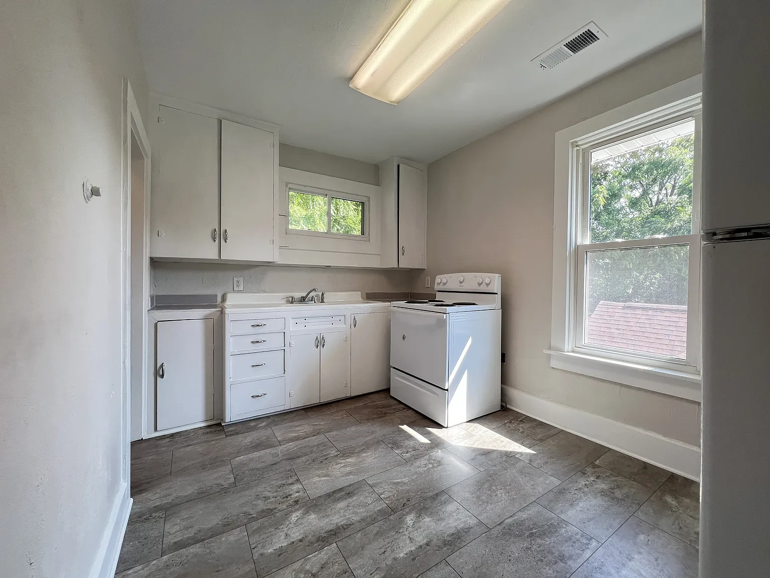 595 West 17th Street - 1/2 — Photo 3