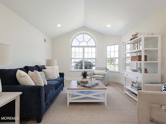 3rd image of 2430 Woodbine Lane