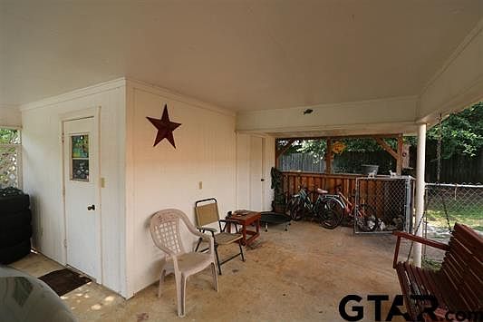 3rd image of 302 Kingsway Dr