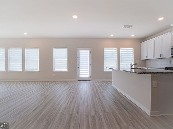 5th image of 3774 Commodore Ct