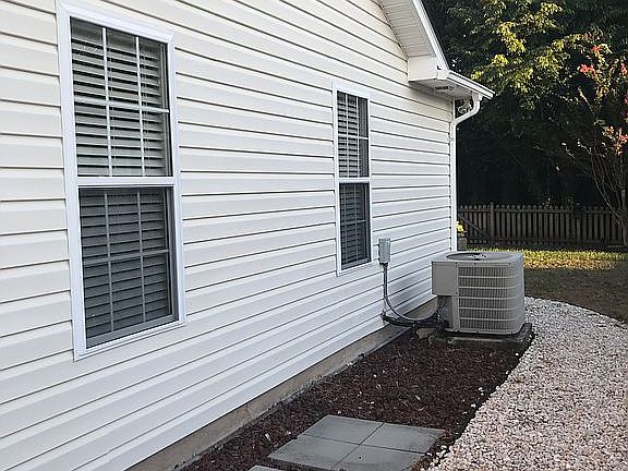 4th image of 520 Brewster Ln